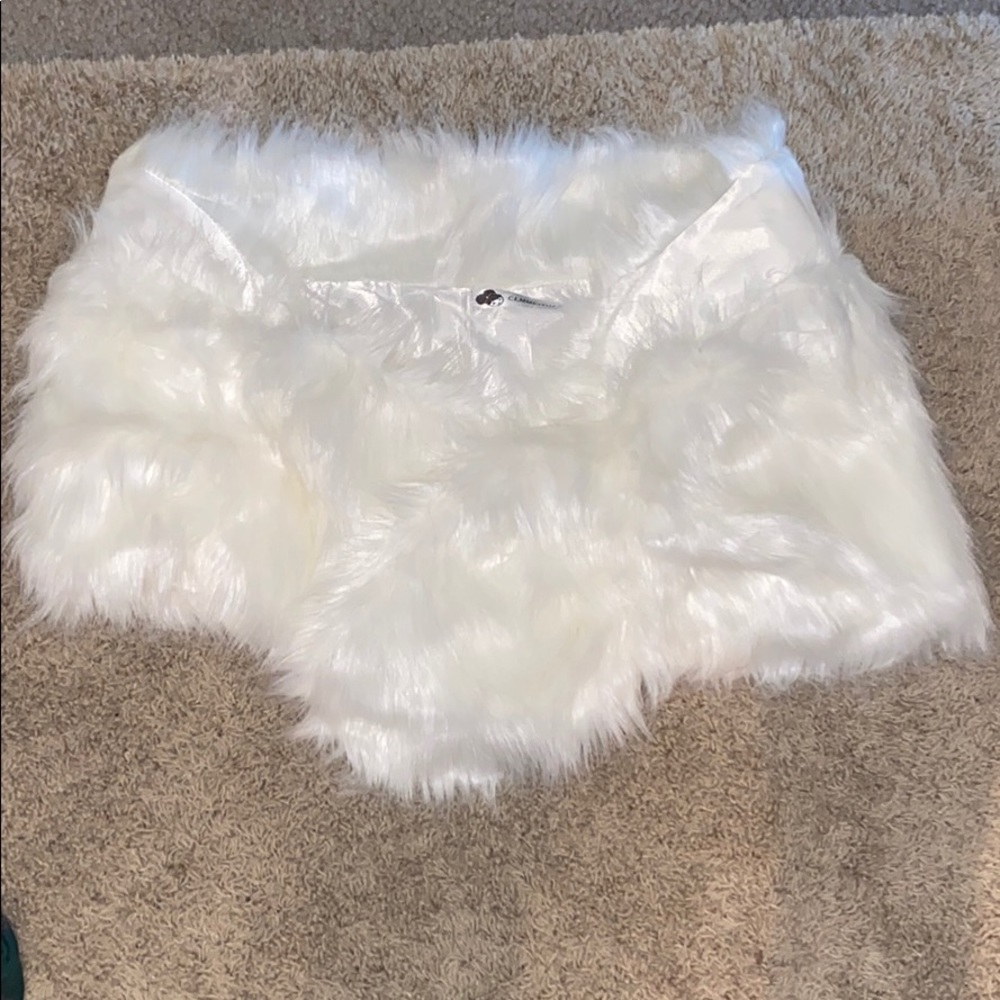 White fur shawl